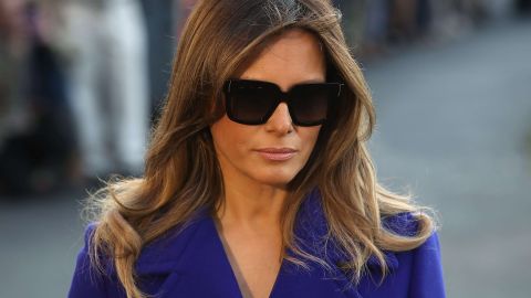 La primera dama Melania Trump acompaña a su esposo en gira por Asia.