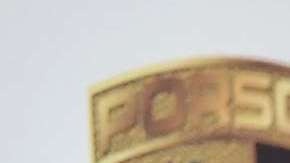 La actriz aseguró que nunca sostuvo un romance con el ex de Angelina Jolie.