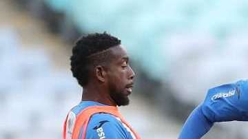 Alberth Elis y dos de sus compañeros de la selección de Honduras durante un entrenamiento en el ANZ Stadium de Sydney. (Foto: Mark Metcalfe/Getty Images)