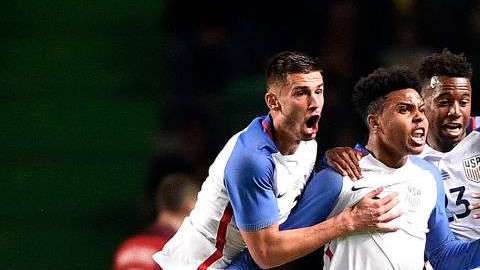 Los jóvenes de EEUU presentaron buen nivel en su debut con el equipo mayor. Octavio Passos/Getty Images