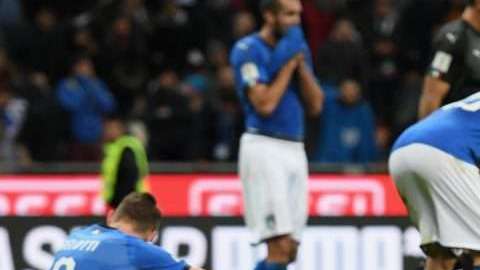 Jugadores de la selección de Italia al ser proscritos por Suecia de Rusia 2018.
 (Foto: Claudio Villa/Getty Images)