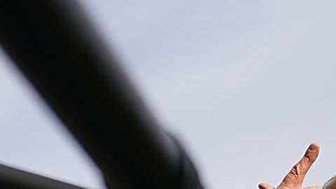 El presidente Trump reaviva su pleito contra la NFL.