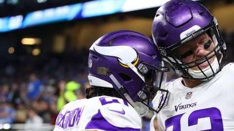 Minnesota Vikings celebran una anotación ante los Detroit Lions en Ford Field este jueves. (Foto: Gregory Shamus/Getty Images)
