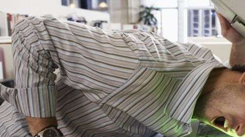 Godinear se usa como verbo para decir hacer actividades propias de los Godínez. ./Getty