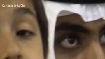 La grabación muestra a Hamza Bin Laden vestido con turbante blanco.