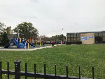 La escuela primaria Hanson Park tiene alrededor de 1,400 estudiantes, la mayoría hispanos. (Belhú Sanabria / La Raza)
