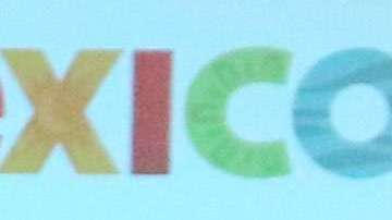 Arturo Olivé (der.) es el encargado de conducir los negocios de la NFL en México.