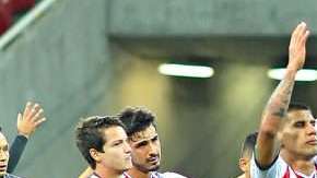 Chivas se va por la puerta de atrás del torneo Apertura 2017 de la Liga MX, sin poder refrendar sus campeonatos en Liga ni en Copa. (Foto: Imago7/Jorge Barajas)