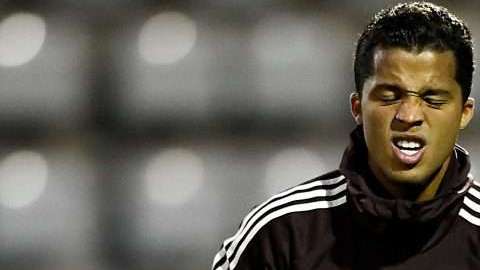 Giovani Dos Santos, durante el entrenamiento de la selección mexicana en la cancha alterna del estadio Rey Baduino. (Foto: Imago7 / Etzel Espinosa)