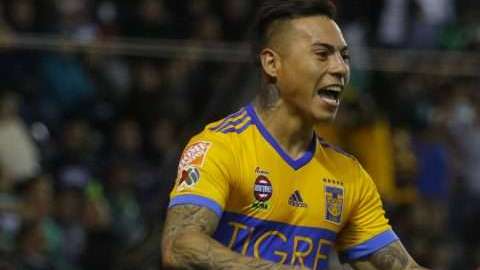 El chileno Eduardo Vargas de Tigres festeja el empate a León en la ida de cuartos de final de la Liguilla mexicana. (Foto: Imago7)