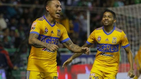 El chileno Eduardo Vargas de Tigres festeja el empate a León en la ida de cuartos de final de la Liguilla mexicana. (Foto: Imago7)