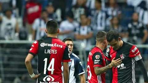 El atlista Rafael Márquez se lesionó durante el juego de vuelta de los cuartos de final ante los Rayados del Monterrey. (Foto: Imago7/ José Macías)