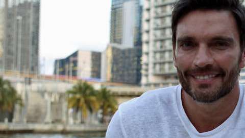 Julián Gil se apuntó una victoria.
