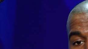 El cantante se queda dormido incluso en reuniones de negocios.