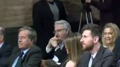 Thiago Messi y Luis Suárez fueron captados en una divertida complicidad