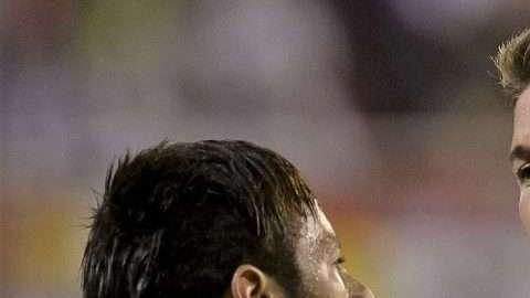 El brasileño Neymar da Silva Santos Junior y e español Sergio Ramos se enfrentaron muchas veces en los Clásicos entre Barcelona y Real Madrid, como en esta imagen de la Copa del Rey. (Foto: DANI POZO/AFP/Getty Images)