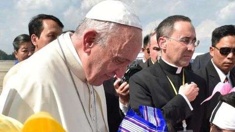 La visita del líder de la Iglesia católica a Birmania está marcada por la sensibilidad en torno a la situación de los rohingyas.