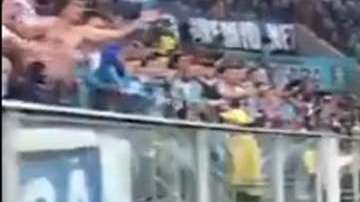 Un recogebalones intentó patear al portero de Lanús