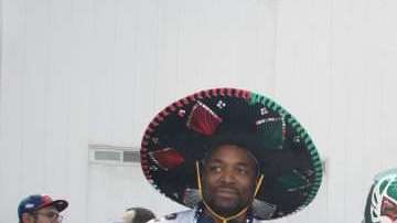 La fiesta de los aficionados de la NFL fue increíble a las afueras del Estadio Azteca de la Ciudad de México.