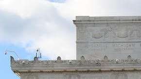 Cientos de personas acudieron a exigir ayuda pra Puerto Rico.