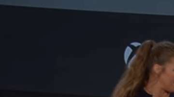 Ronda Rousey "golpeó" en los genitales a Dustin