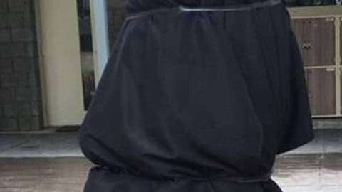 Mucho se preguntan quien autorizó el extraño diseño con su sugerente doble sentido vulgar.