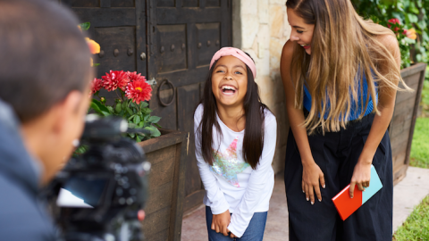 Las mexicanas Theresa Balderas y Paty, de 8 años de edad, forman parte del proyecto de Disney.