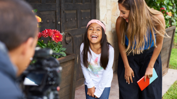 Las mexicanas Theresa Balderas y Paty, de 8 años de edad, forman parte del proyecto de Disney.