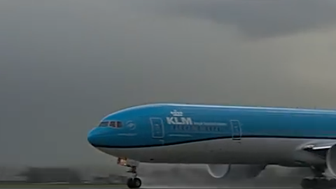 Avión aerolínea KML