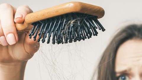 Para las mujeres, la caída excesiva de cabello daña su autoestima.