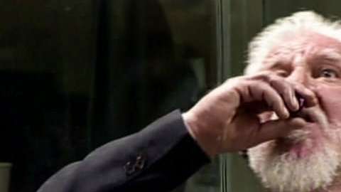 Slobodan Praljak tomó el veneno en la audiencia.