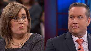 Mujer finge ser gemela de una mujer que nunca exisitó.