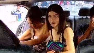 El trío salió huyendo del taxi.