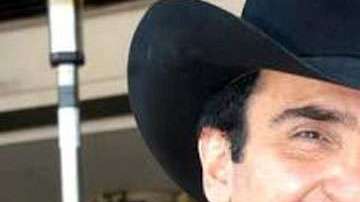 Vicente Fernández Jr. entró a la política.