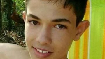 El joven jugador brasileño Vinicius Adriano del Boa Vista falleció al ser alcanzado por un rayo.