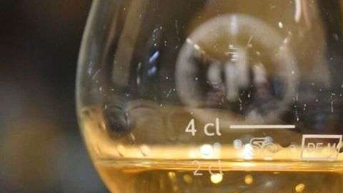 Los 200 mililitros de la bebida le costaron a el millonario chino Zhang Wei el equivalente a  $10,000. (Foto: Sandro Bernasconi)