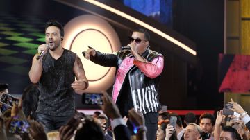 Luis Fonsi y Daddy Yankee en la gala de los Premios Billboard de la Música Latina. EFE/Gaston de Cardenas