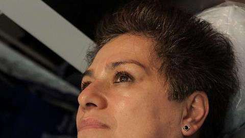 Vista de una mujer durante un chequeo para detectar diabetes. /EFE