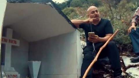 Lupillo Rivera en el lugar de la tragedia.