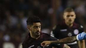 Luan del Gremio se llevó puestos a todos los jugadores de Lanús, en la final de la Copa Libertadores. (Foto: EFE/David Fernández)