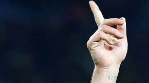 El delantero del FC Barcelona Paco Alcácer celebra el primer gol de su equipo ante el Sporting de Lisboa en Champions. 
 (Foto: EFE/Alejandro García)