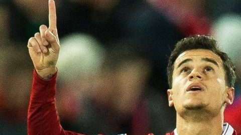 El brasileño Philippe Coutinho del Liverpool anotó un hat trick contra Spartak Moscú en Champions). EFE/PETER POWELL