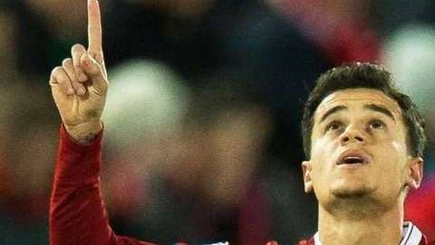 El brasileño Philippe Coutinho del Liverpool anotó un hat trick contra Spartak Moscú en Champions). EFE/PETER POWELL