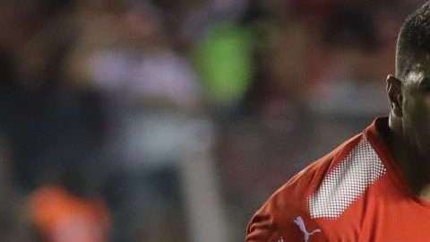 Emmanuel Gigliotti de Independiente festeja su gol ante Flamengo en laida de la final de la Copa Sudamericana. (Foto: EFE/Juan Ignacio Roncoroni)