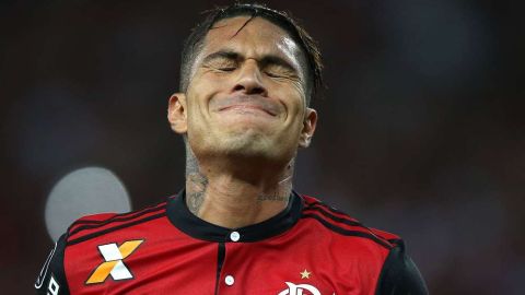 El delantero peruano Paolo Guerrero fue suspendido un año por la FIFA