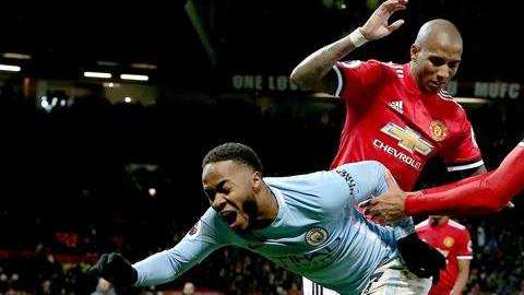 Jugadores de Manchester United y Manchester City protagonizaron una trifulca después del juego