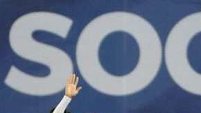 El delantero mexicano Carlos Vela dijo adiós a la Real Sociedad,y lo hizo con gol frente al Sevilla en el estadio Anoeta de San Sebastián. (Foto: EFE/Juan Herrero)