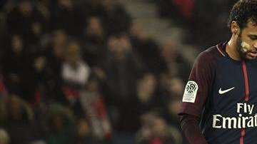 A Neymar le salió un forúnculo en el rostro