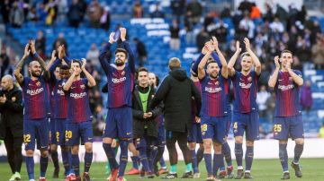 Los jugadores del Barcelona celebran su triunfo sobre el Real Madrid