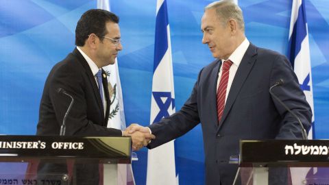 Los presidente guatemalteco, Jimmy Morales, e israelí, Benjamin Netanyahu.